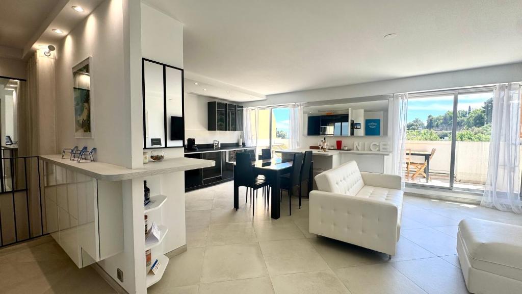 Appartement Luxe - 3 pièces avec vue mer, piscine et tennis 2