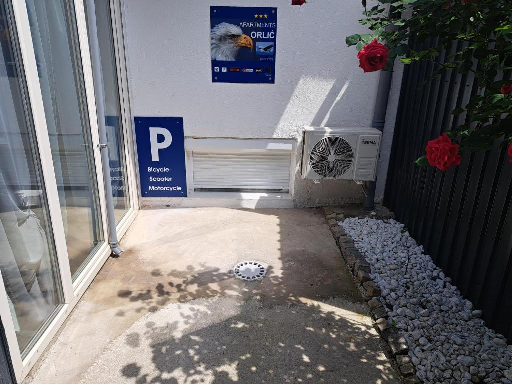 Apartments Orlić - Self check-in with code, WI-FI, Netflix, smart TV, garden, terrace 6