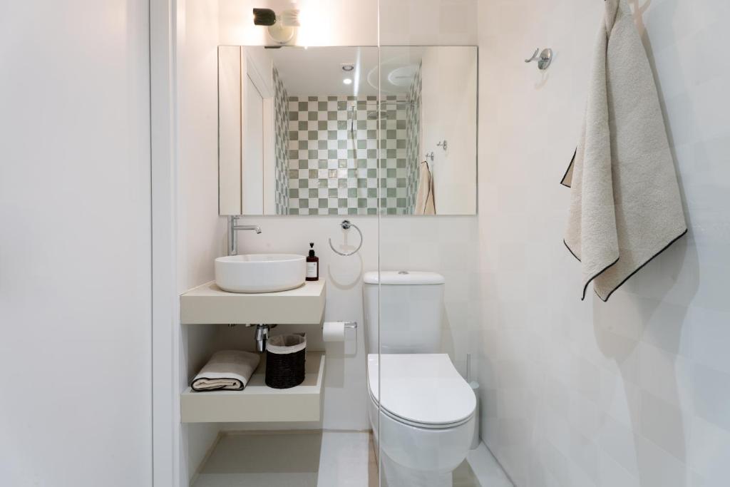 Traditional chic 2 bedroom apartment with Seaview LDEM1-5 8