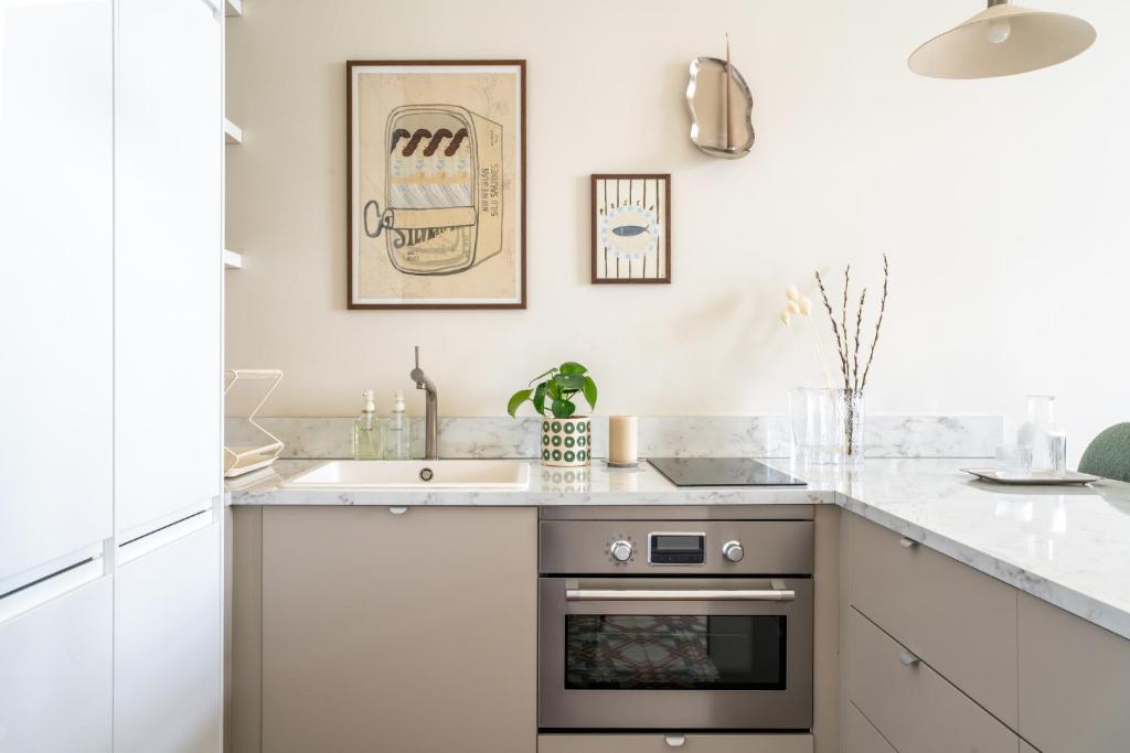 Traditional chic 2 bedroom apartment with Seaview LDEM1-5 4