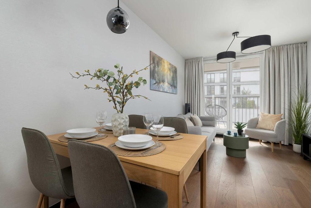Modern & Luxurious Apartments with Balcony & Parking Cracow by Renters Prestige 7