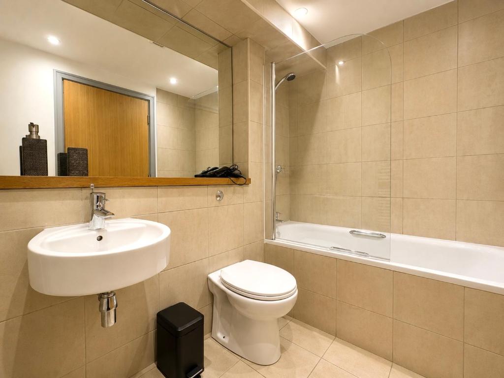 York City Centre 1-bed Apartment Near Q-Park Parking - Best Location 3