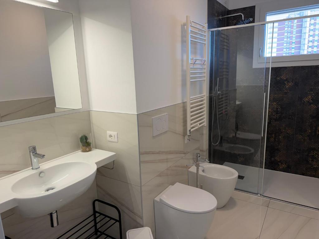 Beach Palace with small swimming pool, private beach, parking 2