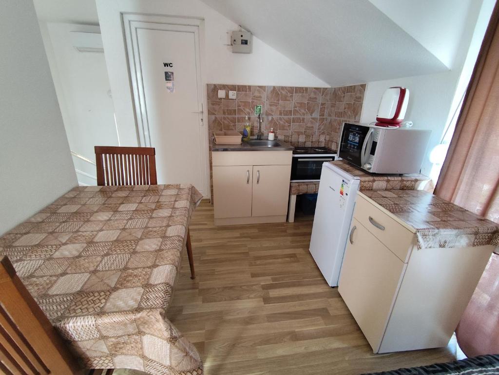 Family House Near Motorway 6 Guests 3 Bedrooms 4