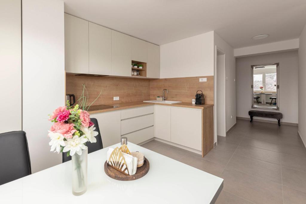 BH ROSE Apartment 7