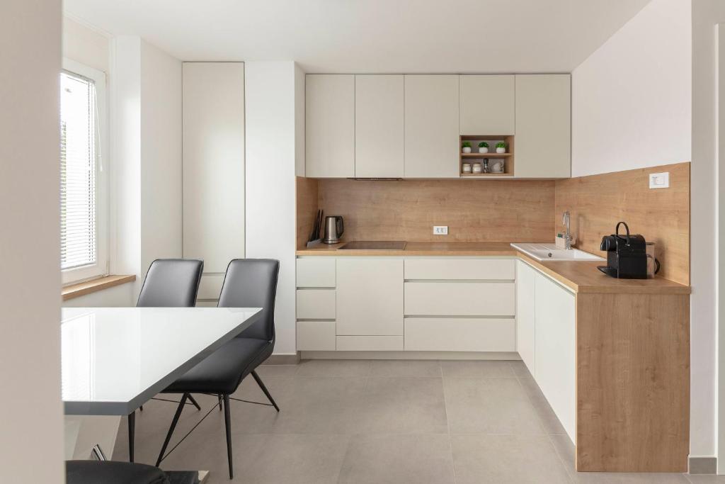 BH ROSE Apartment 8
