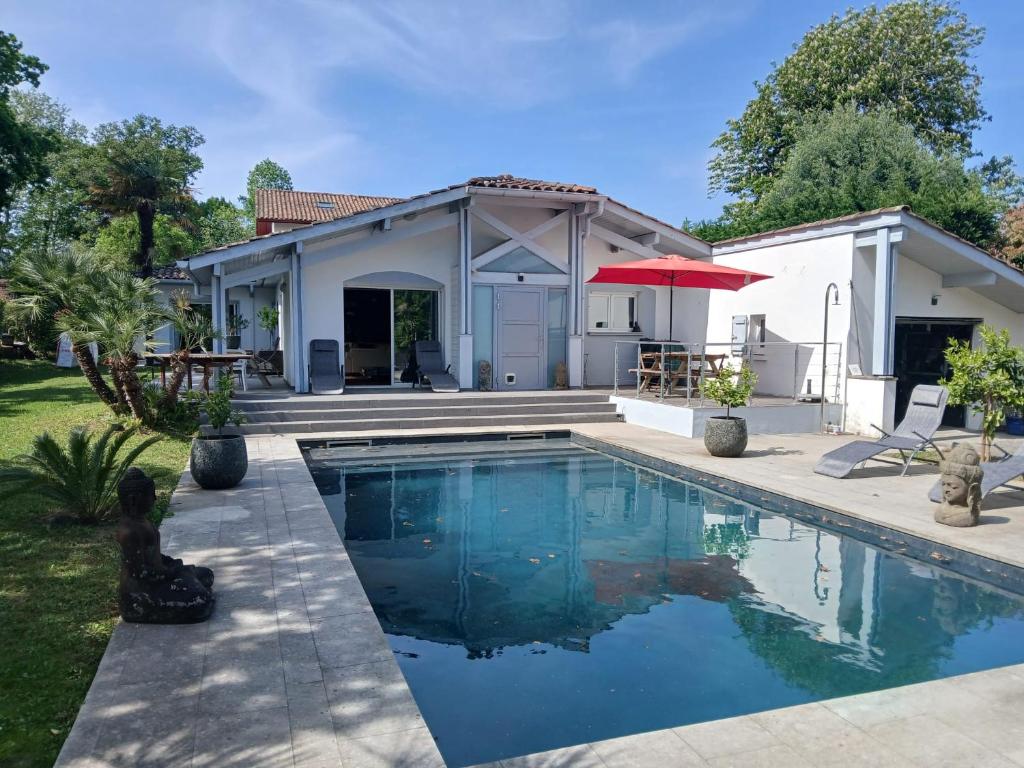 Villa avec piscine à Biarritz cadre privilégié à 5 min des plages