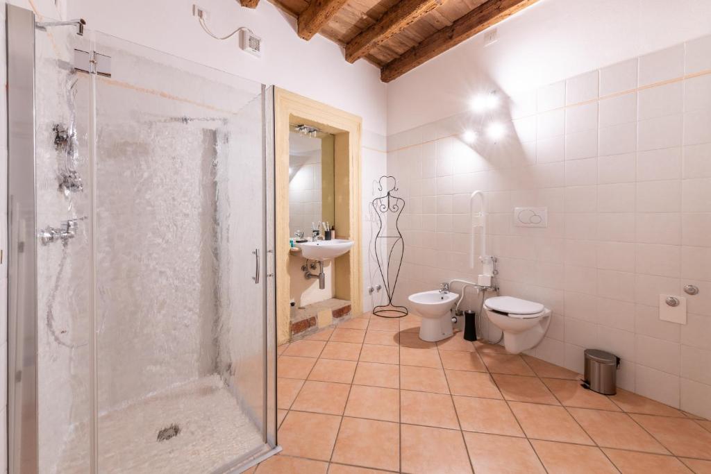 Palazzo Montecchi Verona - Teatro Romano Ponte Pietra 6