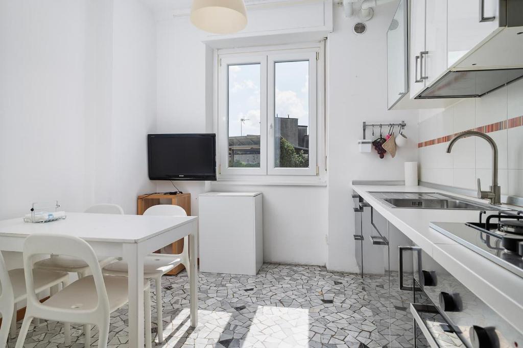 Bright, Smart Flat in Porta Venezia - City Center 4