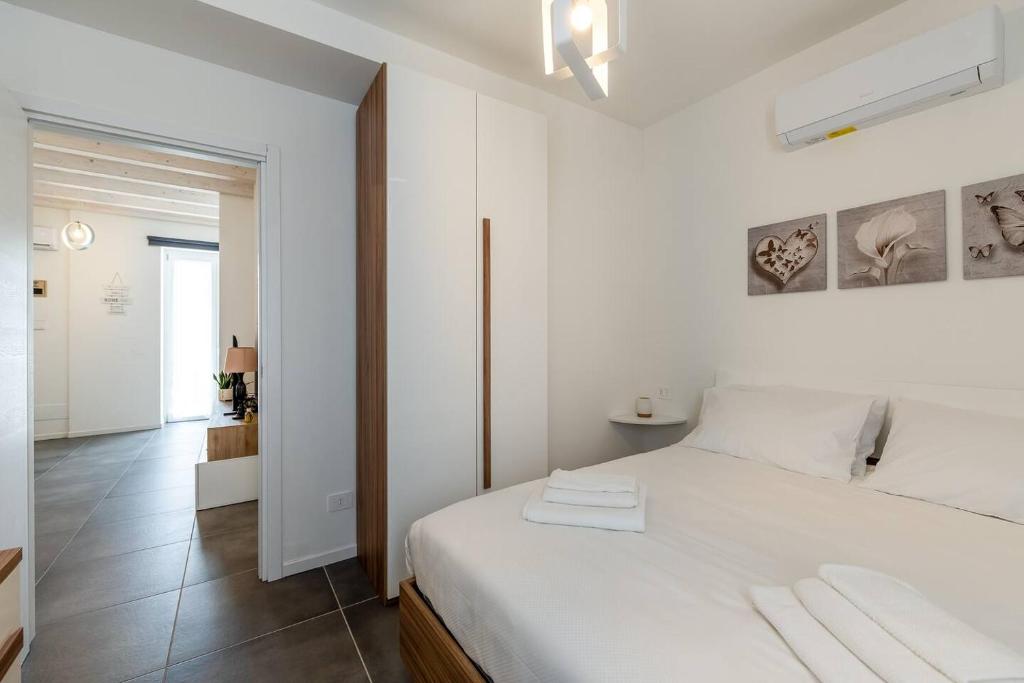 KeyRoom Patio & Parking near Lake Como 7
