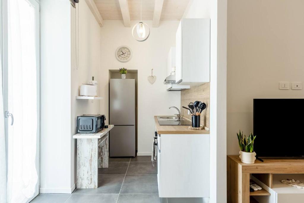 KeyRoom Patio & Parking near Lake Como 4