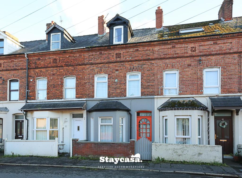 Gateway Abode Near City Centre w Street Parking 1