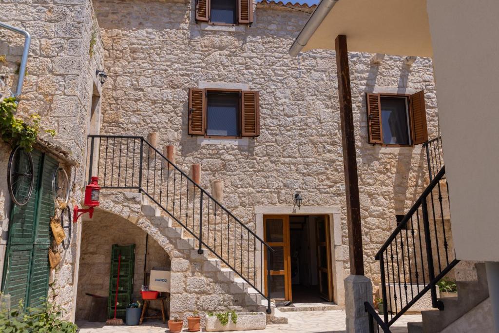 Stone house Sprtini- in the old village center 2
