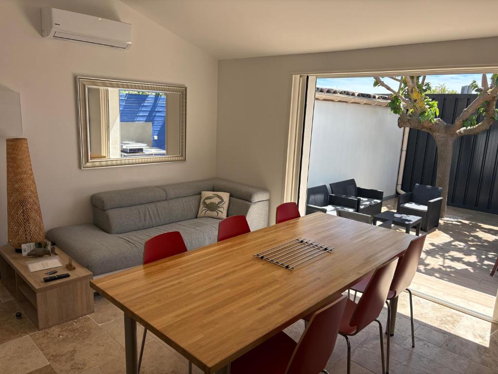Maison Gekko I & II, climatisée avec patio, places de parking privées, plage à 800m 4