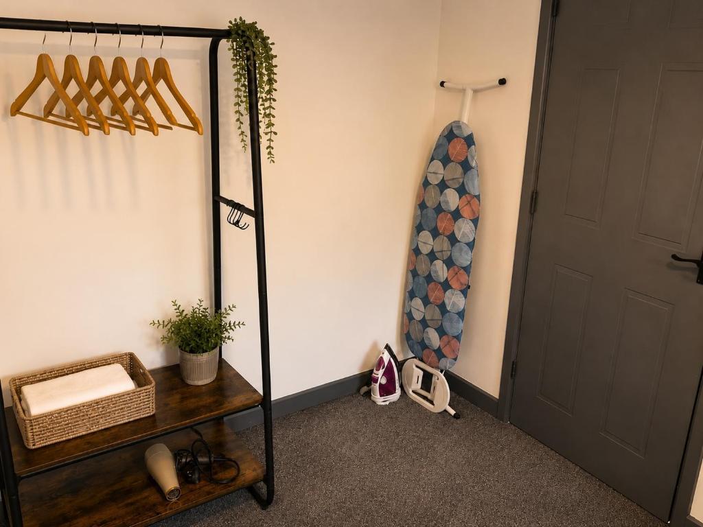 3 bedroom house with parking 8