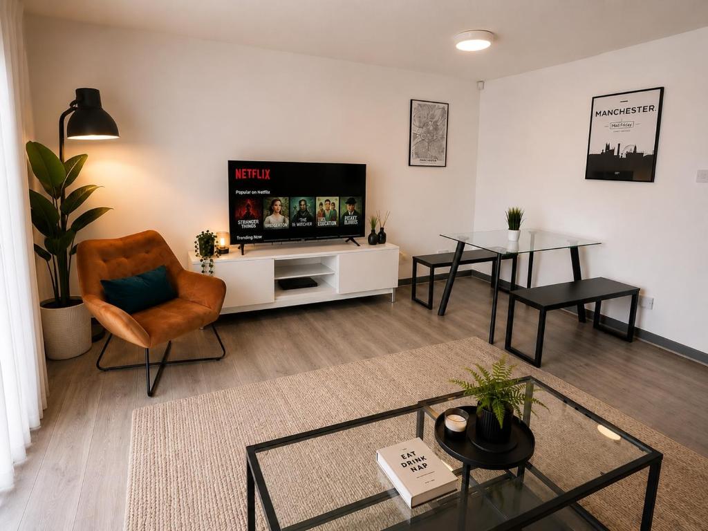 3 bedroom house with parking 6