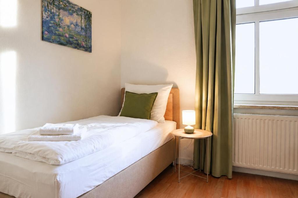 Ruhiges & modernes 5-Personen Apartment mit Boxspringbetten, Smart-TV, Wlan und Balkon 6