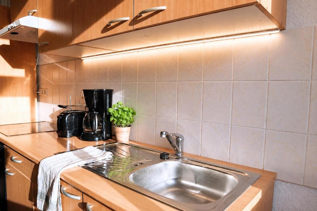 Ruhiges & modernes 5-Personen Apartment mit Boxspringbetten, Smart-TV, Wlan und Balkon 8