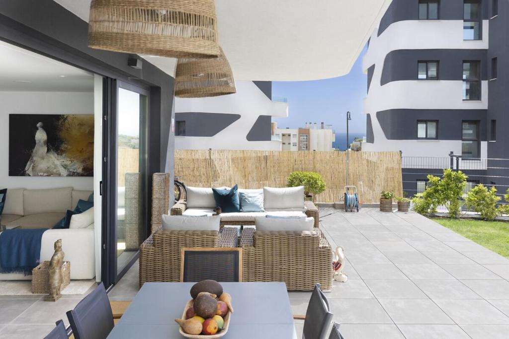 Luxury Apartment with Garden in Higueron 2