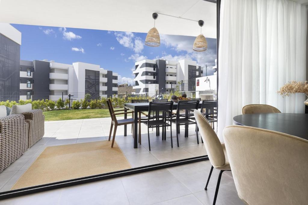 Luxury Apartment with Garden in Higueron 4