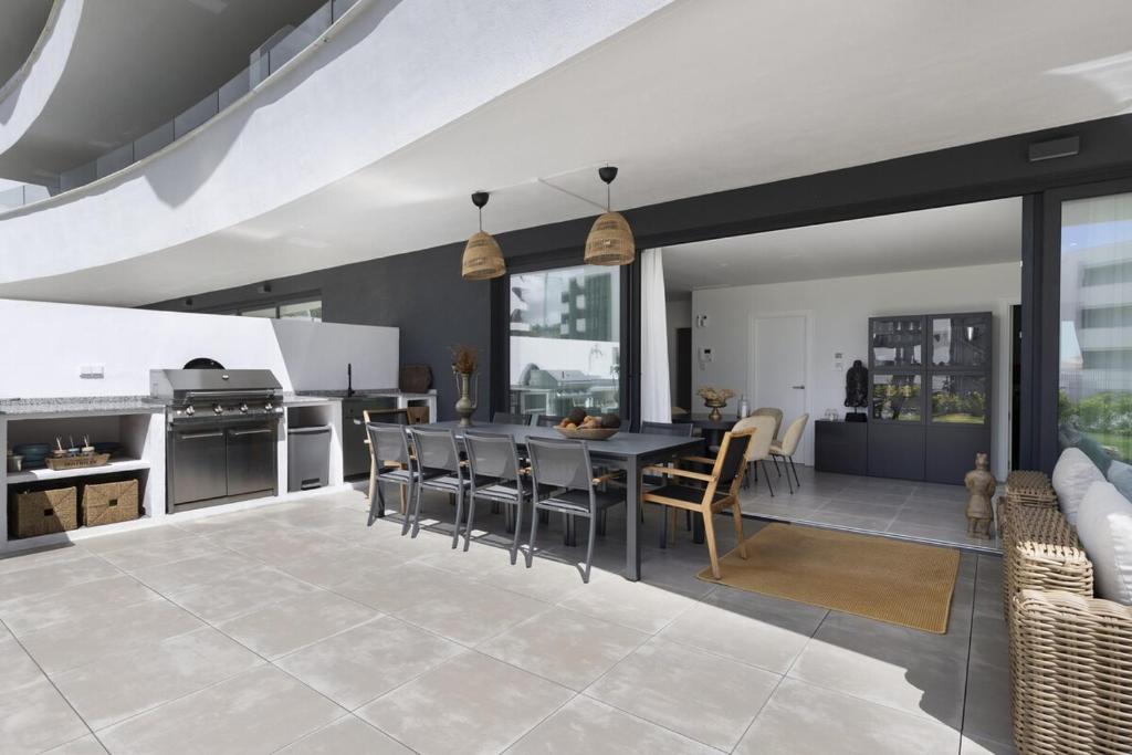 Luxury Apartment with Garden in Higueron 6