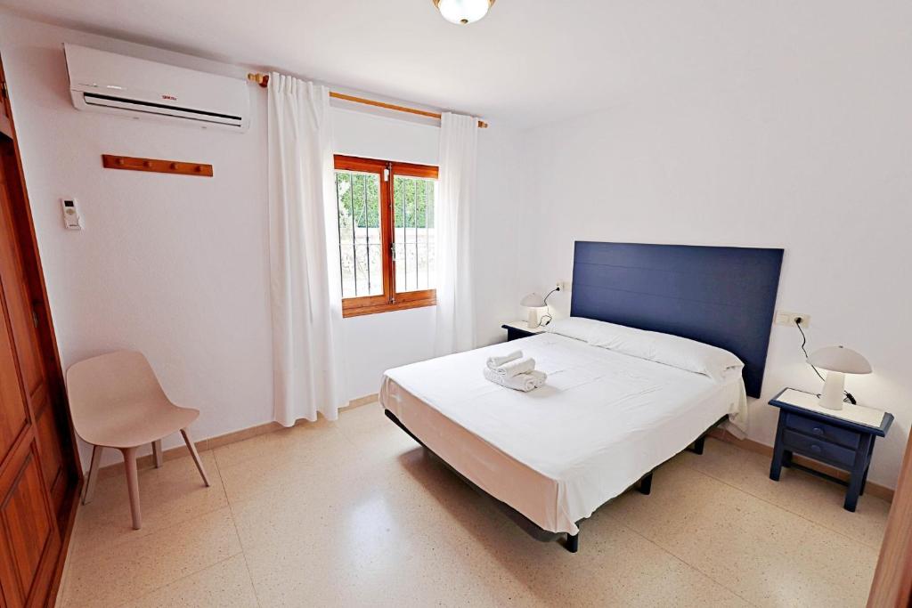 Laura-29A - pretty holiday property with garden and private pool in Calpe 2