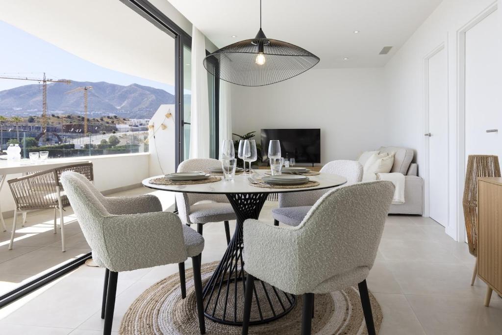 Modern Luxury Suite with Terrace in Higueron 3