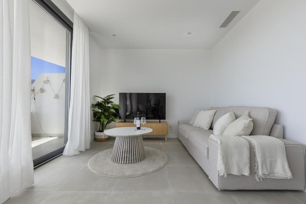 Modern Luxury Suite with Terrace in Higueron 7