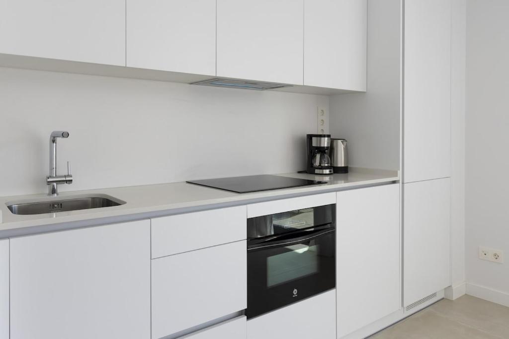 Modern Luxury Suite with Terrace in Higueron 6