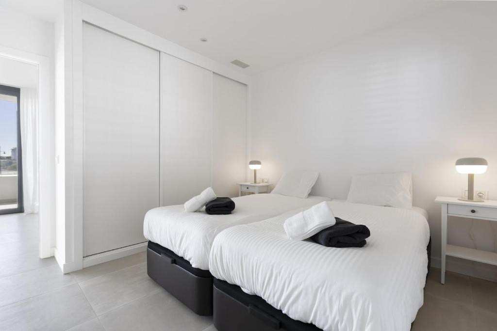 Modern Luxury Suite with Terrace in Higueron 8