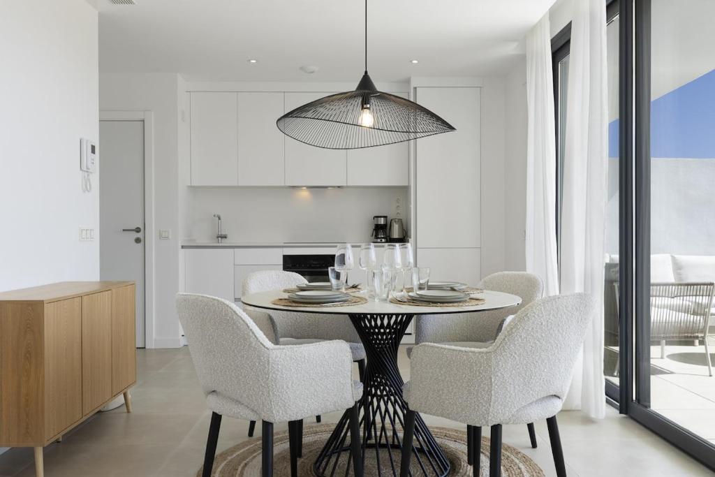 Modern Luxury Suite with Terrace in Higueron 4