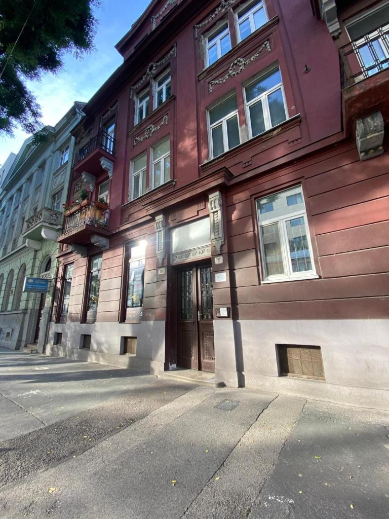 LUXURY APARTMENT next to the presidental palace in city center 5