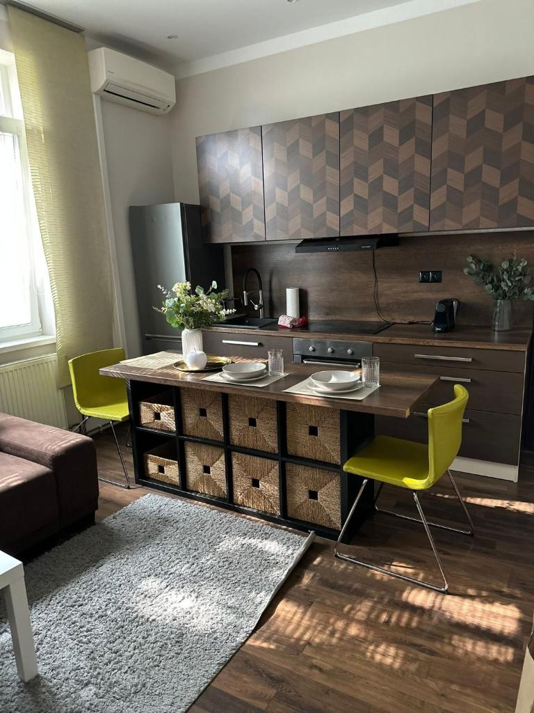 LUXURY APARTMENT next to the presidental palace in city center 4