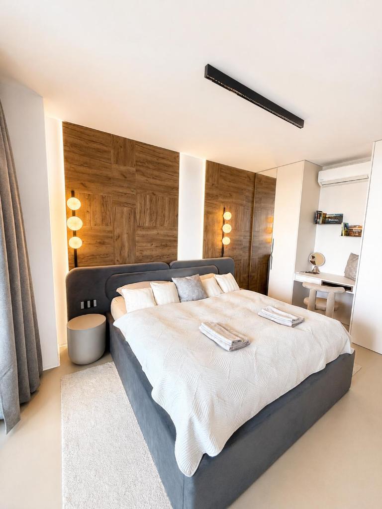 Eurovea Tower, 27th floor apartment, free parking 7