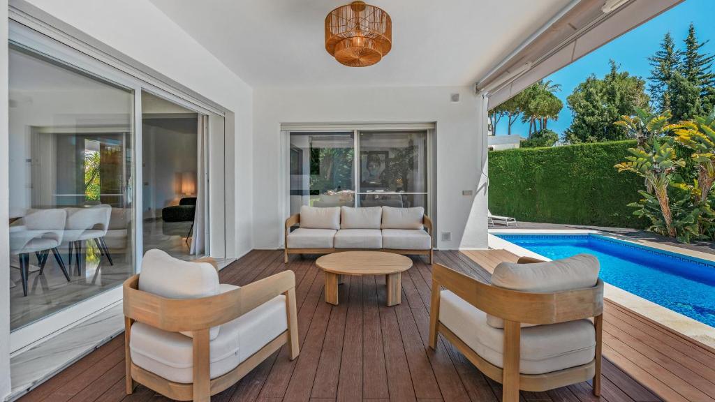 VACATION MARBELLA I Villa Nadal, Private Heated Pool, 5BDR, Lush Garden, BBQ, Alarm System, Best Beaches at Your Doorstep 8