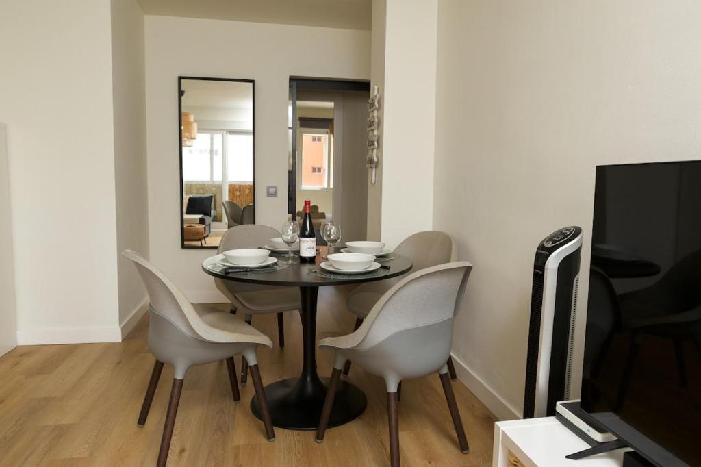 Salty Life · 2BR - Parking - 5min Walk to Beach 7