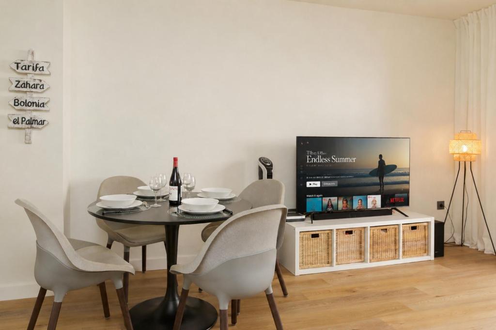 Salty Life · 2BR - Parking - 5min Walk to Beach 3
