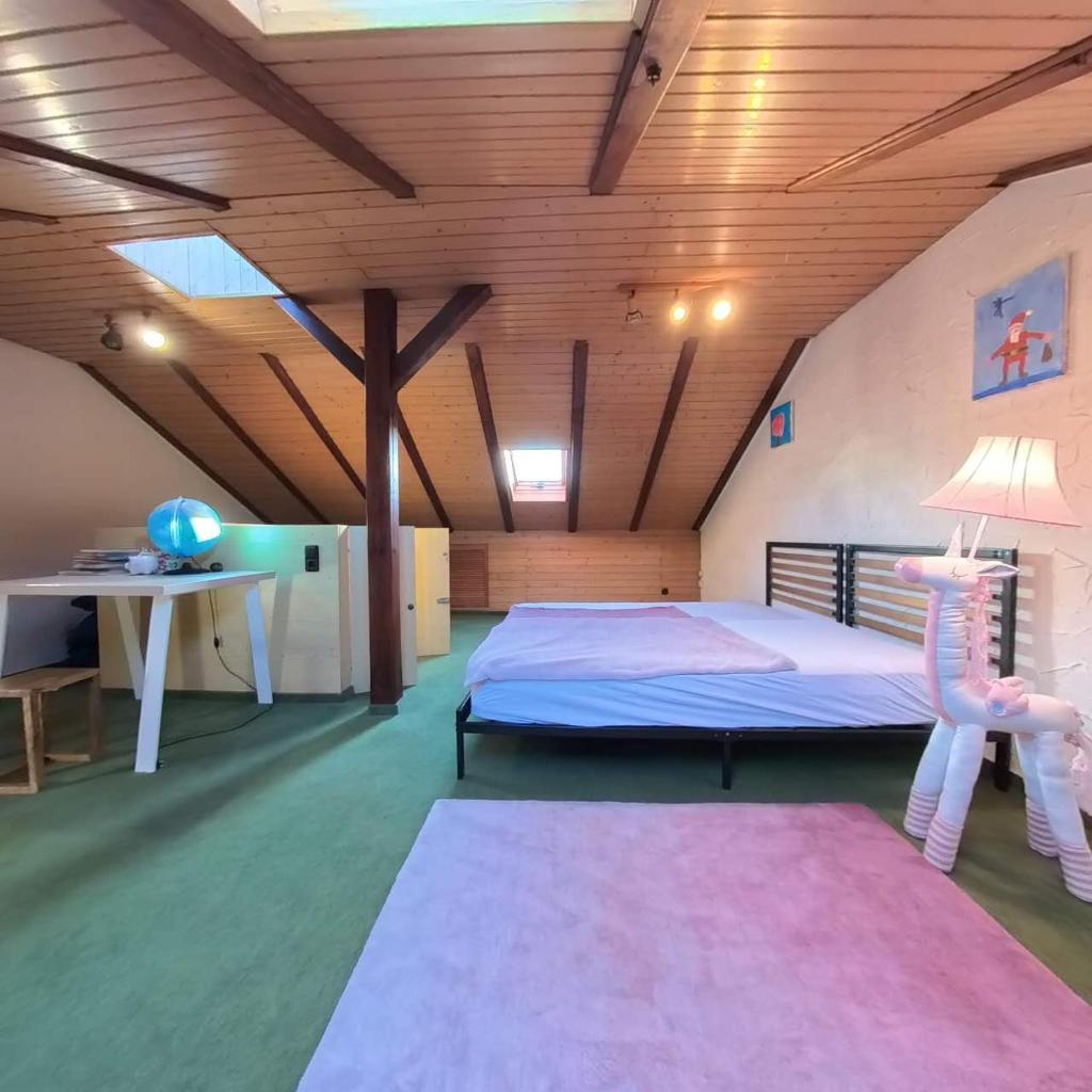 Family-Friedndly Home with Large Garden &BBQ Grill 2