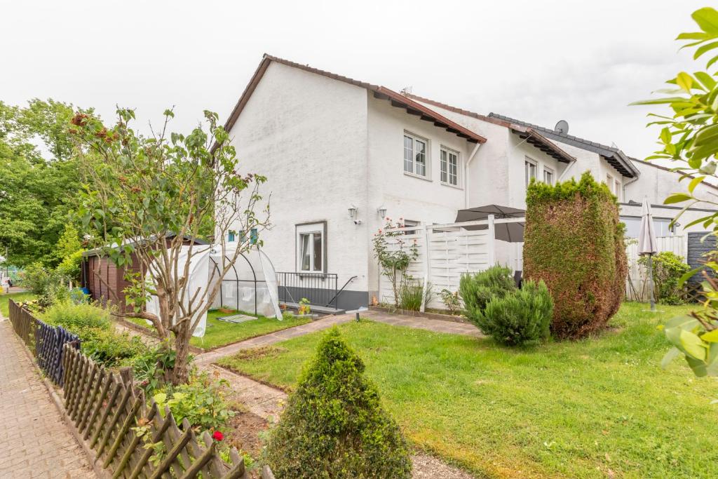 Family-Friedndly Home with Large Garden &BBQ Grill 6