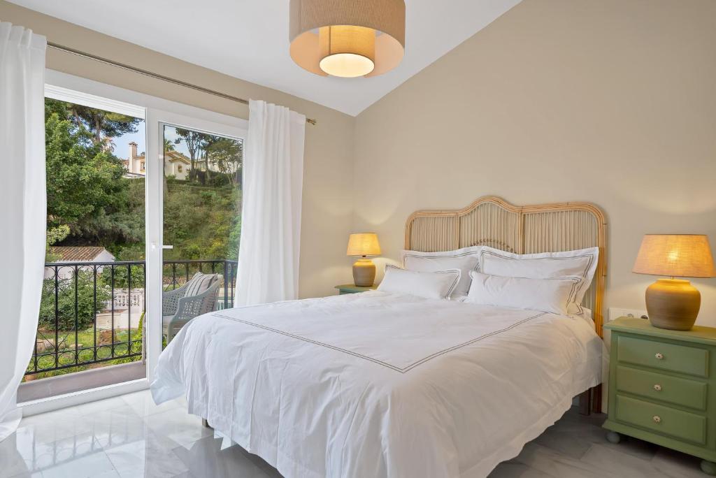 Townhouse in Heart of Calahonda 2