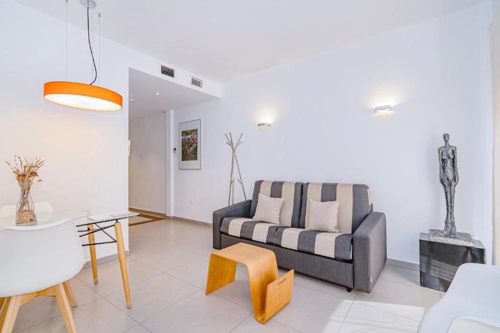 Apartamentos Caballerizas con parking gratuito 6