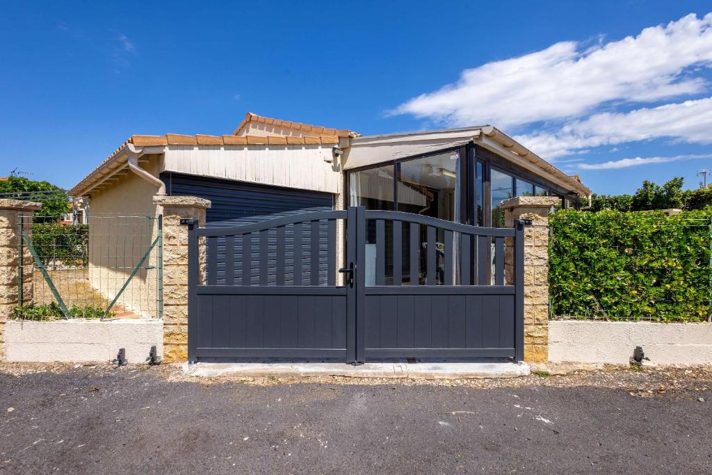 Petit pavillon pour 8 personnes dans une résidence avec piscine 7