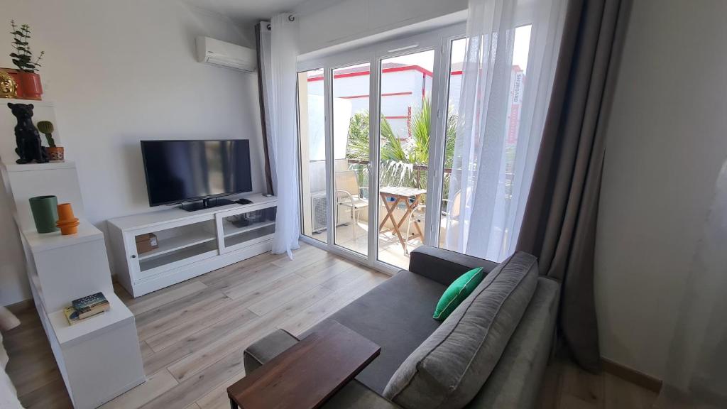 Spacious Studio 5