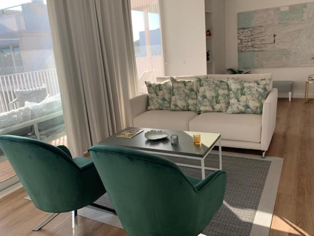 Apartamento con piscina y wifi, a 2 mits playa