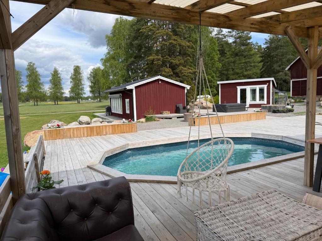 Swedish countryside jacuzzi and pool! 4