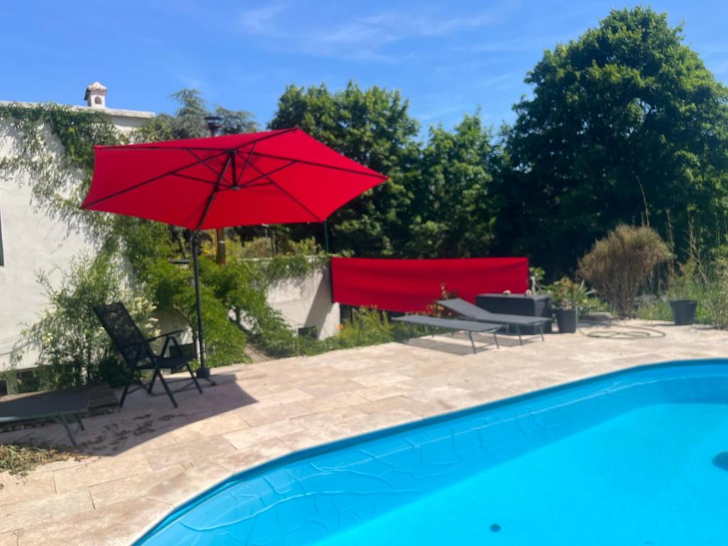 VILLA LES TERRASSES dans la nature avec piscine à 2 pas de Lyon, 6