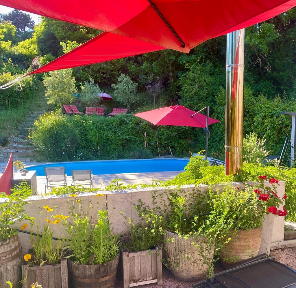 VILLA LES TERRASSES dans la nature avec piscine à 2 pas de Lyon, 4