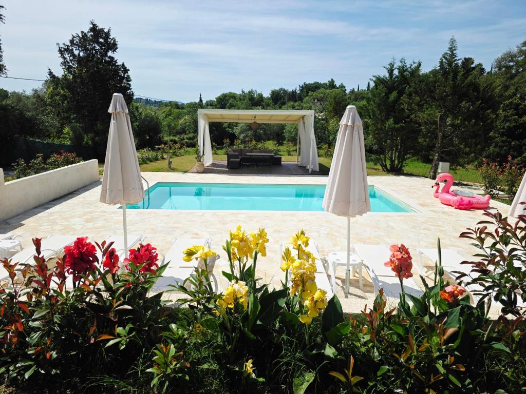 Sundial Houses - Pool & Garden 7