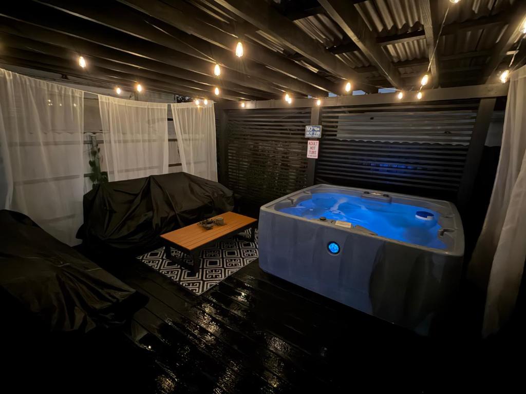 Welcome to Miami! JACUZZI SLEEPS 11 1