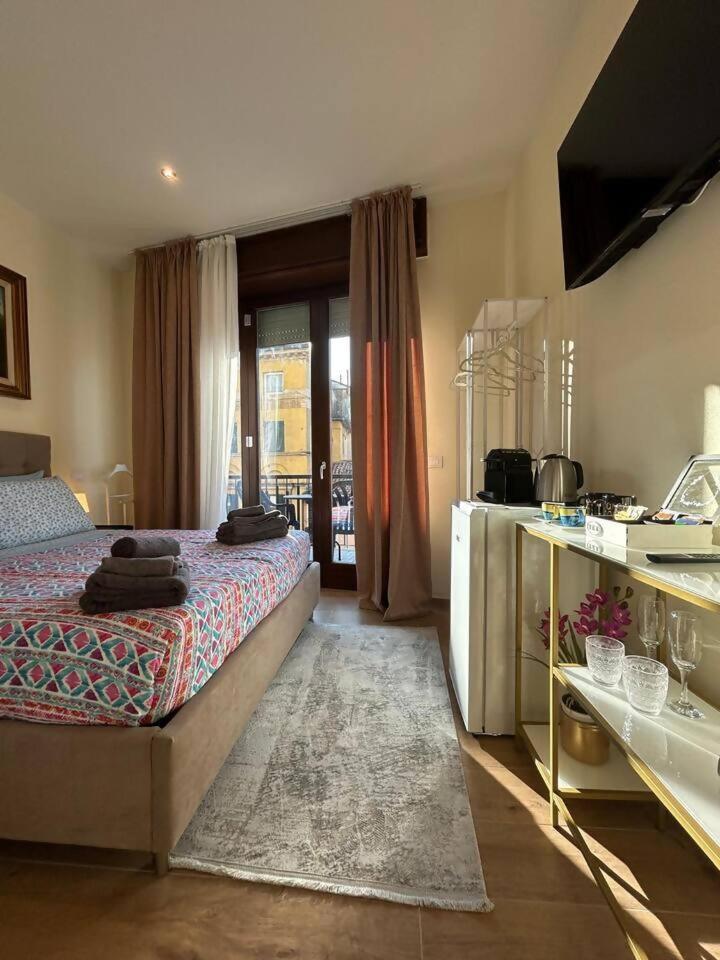 Valverde Apartments and Room 2